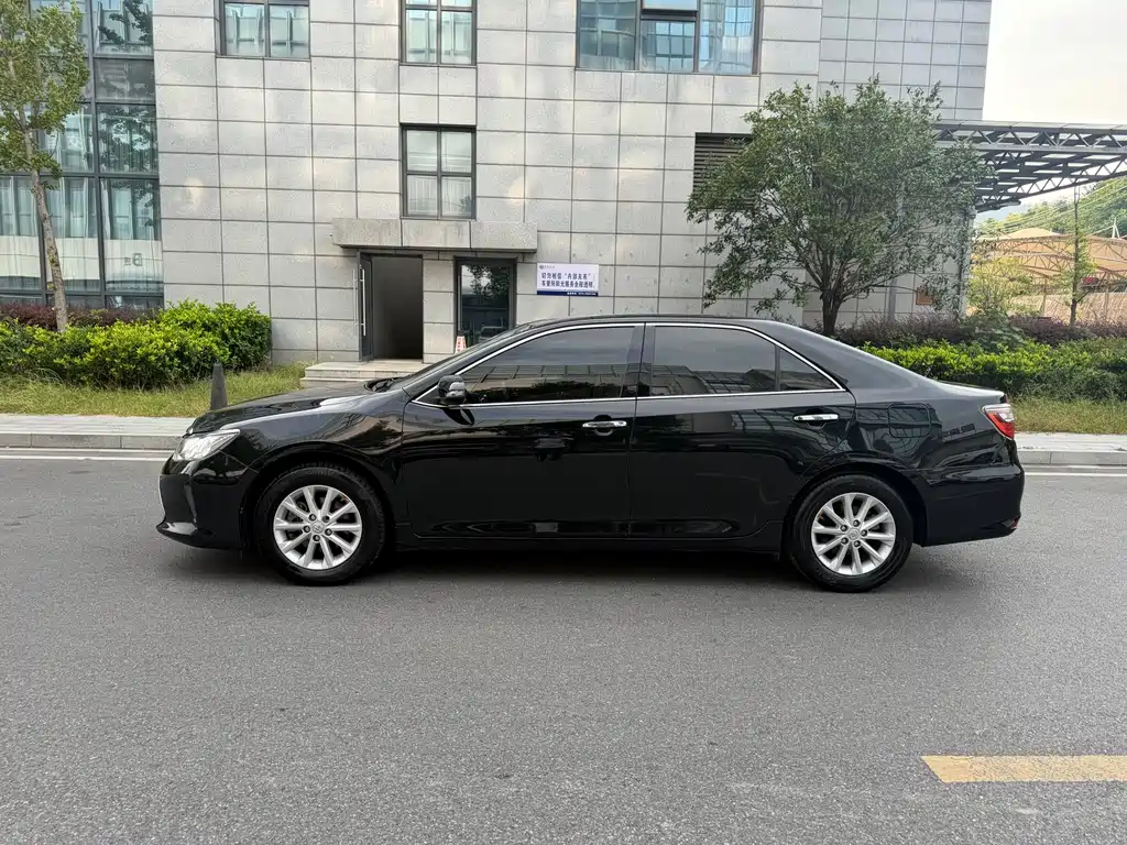 Toyota Camry — миниатюра 4