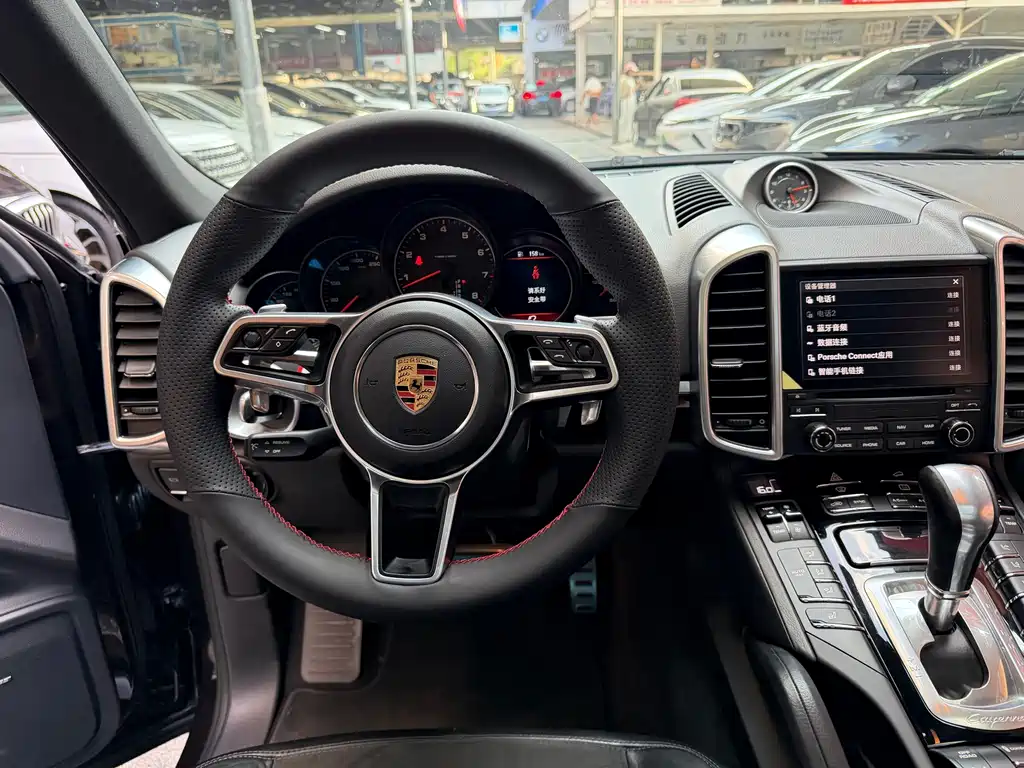 Porsche Cayenne — миниатюра 20