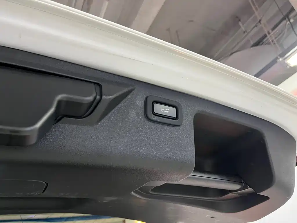 LAND ROVER DISCOVER SPORTS