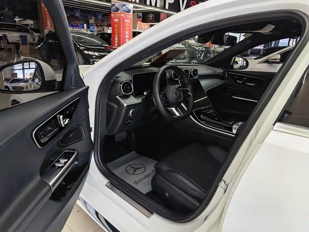 Mercedes-Benz C-Class — миниатюра 7