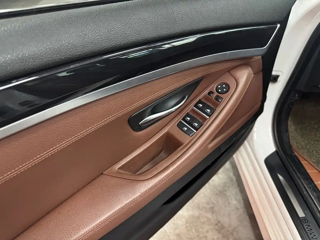 BMW 5 Series — миниатюра 9