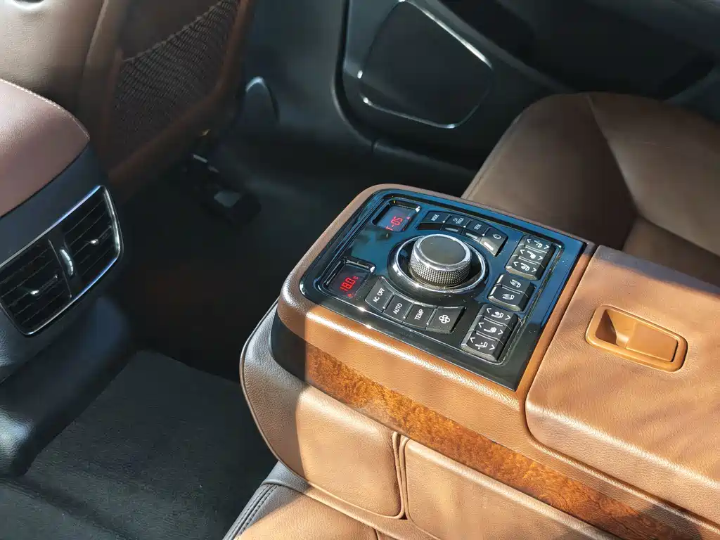 Hongqi Hongqi H7 — миниатюра 19