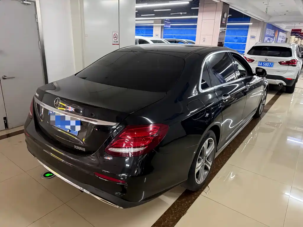 Mercedes-Benz E-Class — миниатюра 4