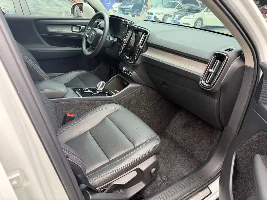 Volvo XC40 2022 T4 Luxury