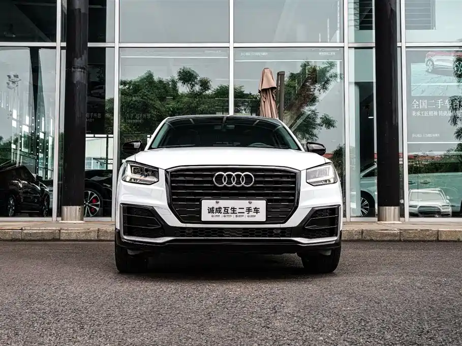 Audi Q2L - фото 2