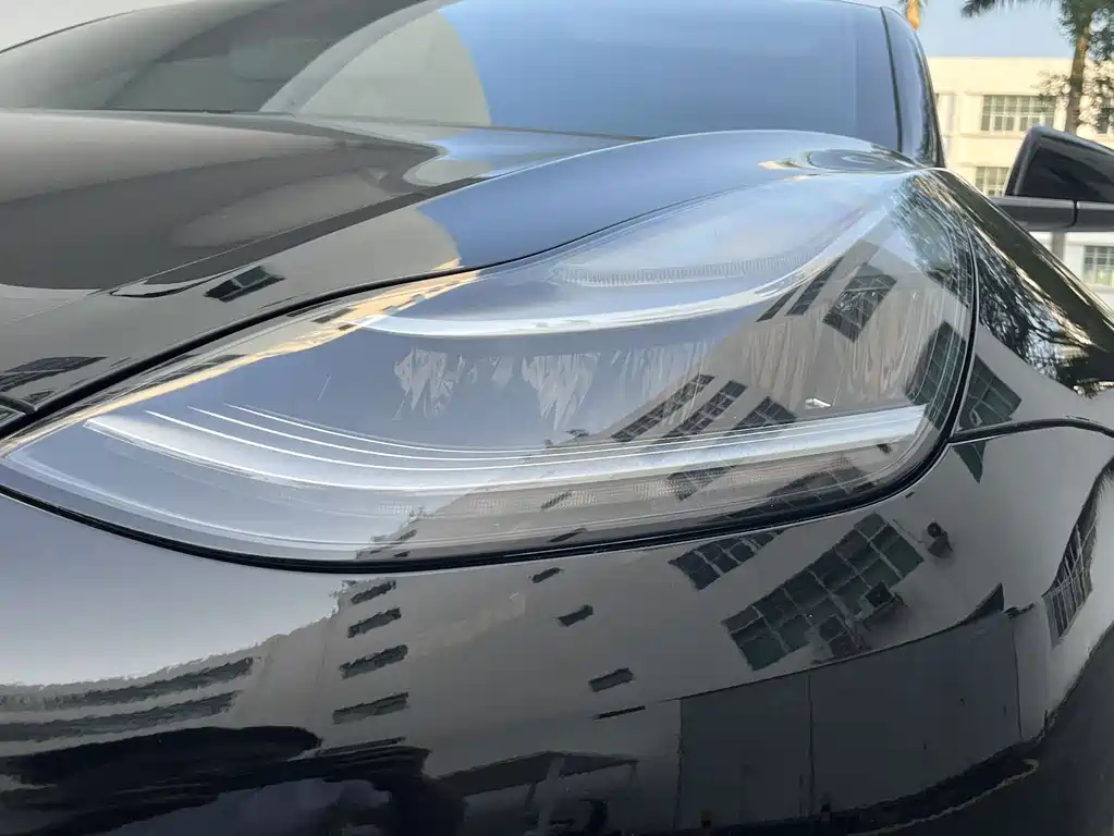 Tesla Model 3 — миниатюра 12