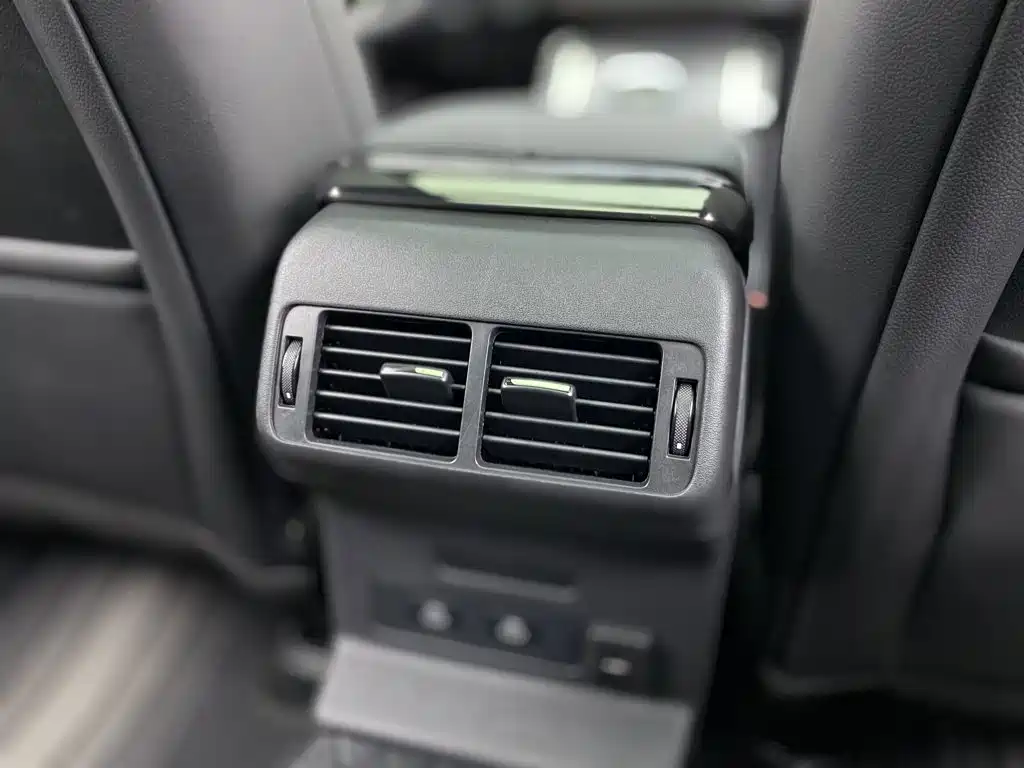 Land Rover Velar — миниатюра 32