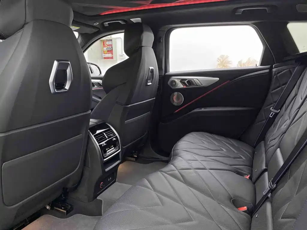 BMW XM — миниатюра 30