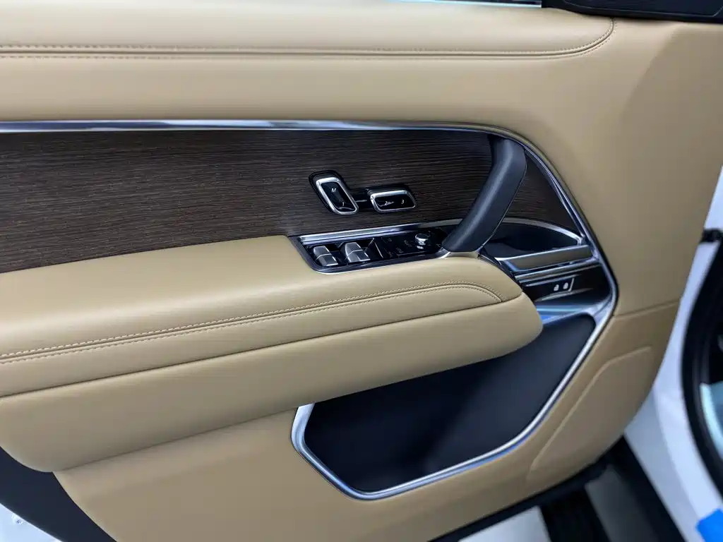 Land Rover Range Rover — миниатюра 18