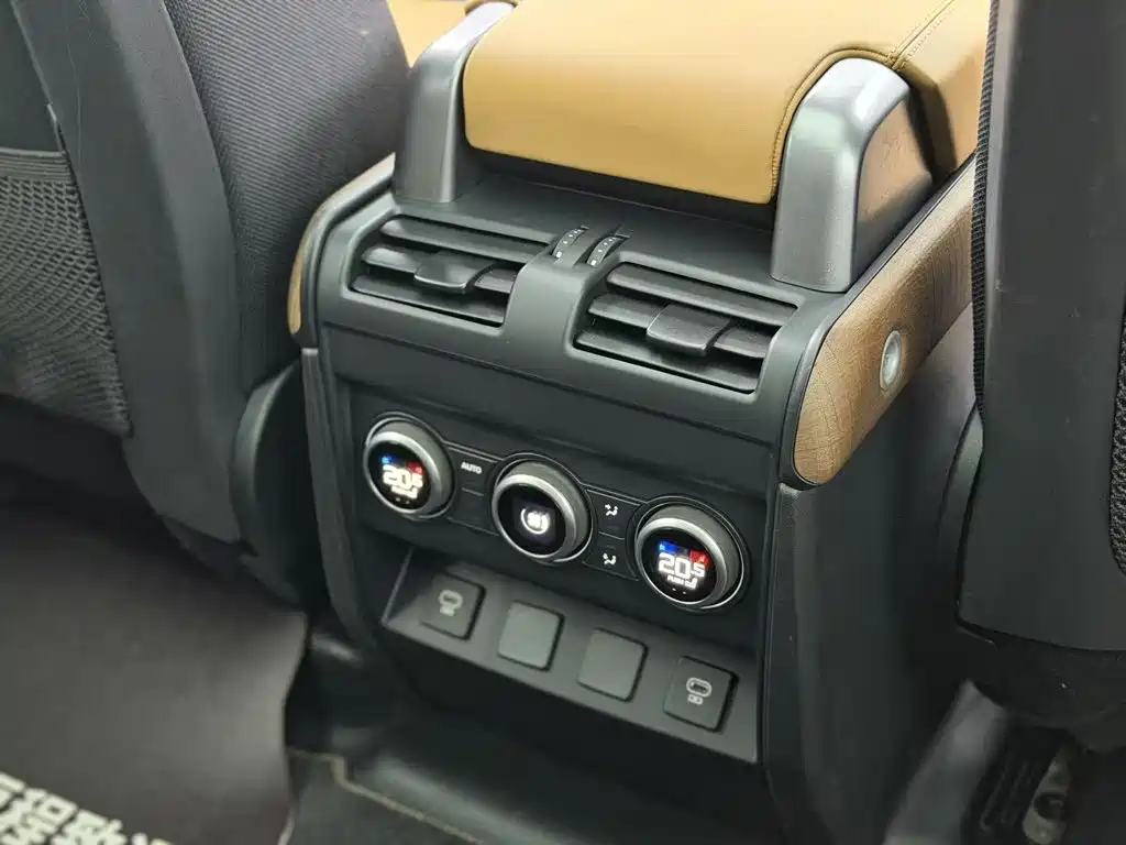 Land Rover Defender — миниатюра 27