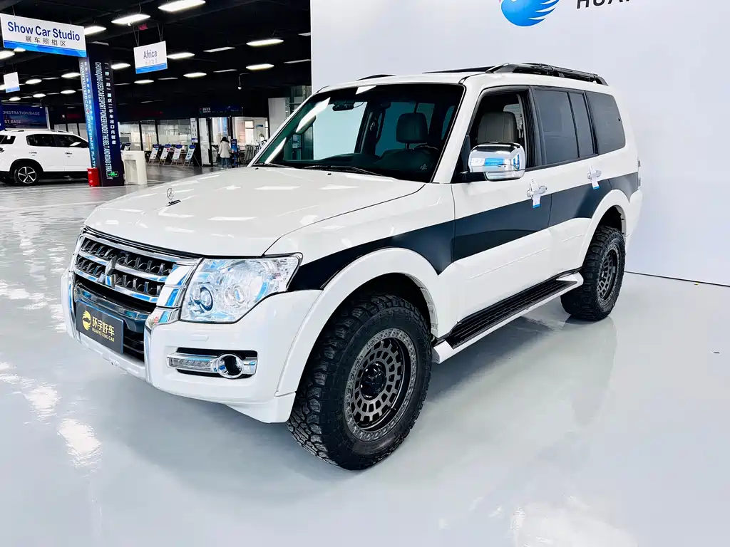 Mitsubishi Pajero (Import) 2018