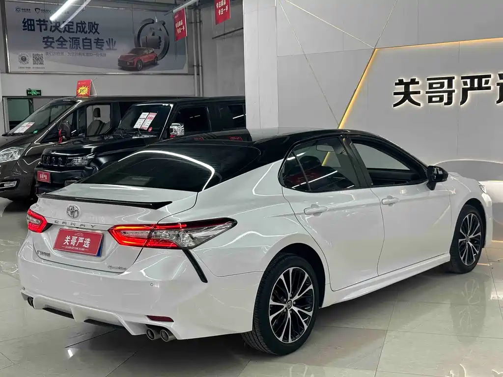 Toyota Camry — миниатюра 9
