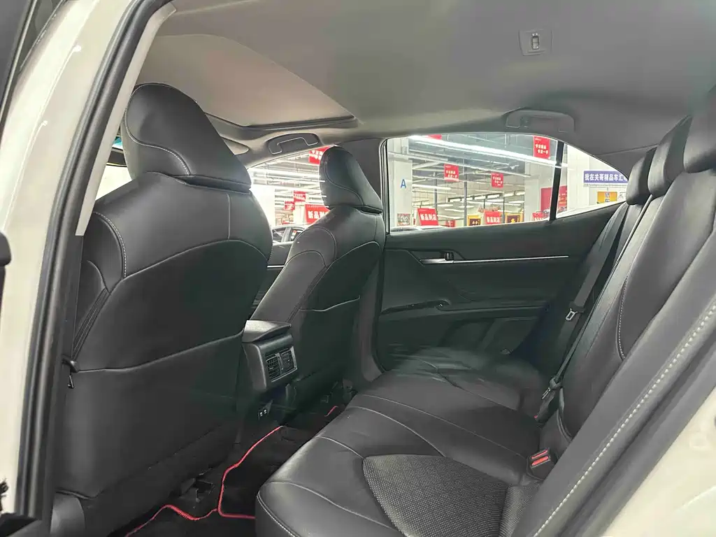 Toyota Camry — миниатюра 6