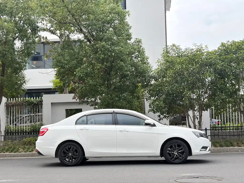 Geely Emgrand — миниатюра 5