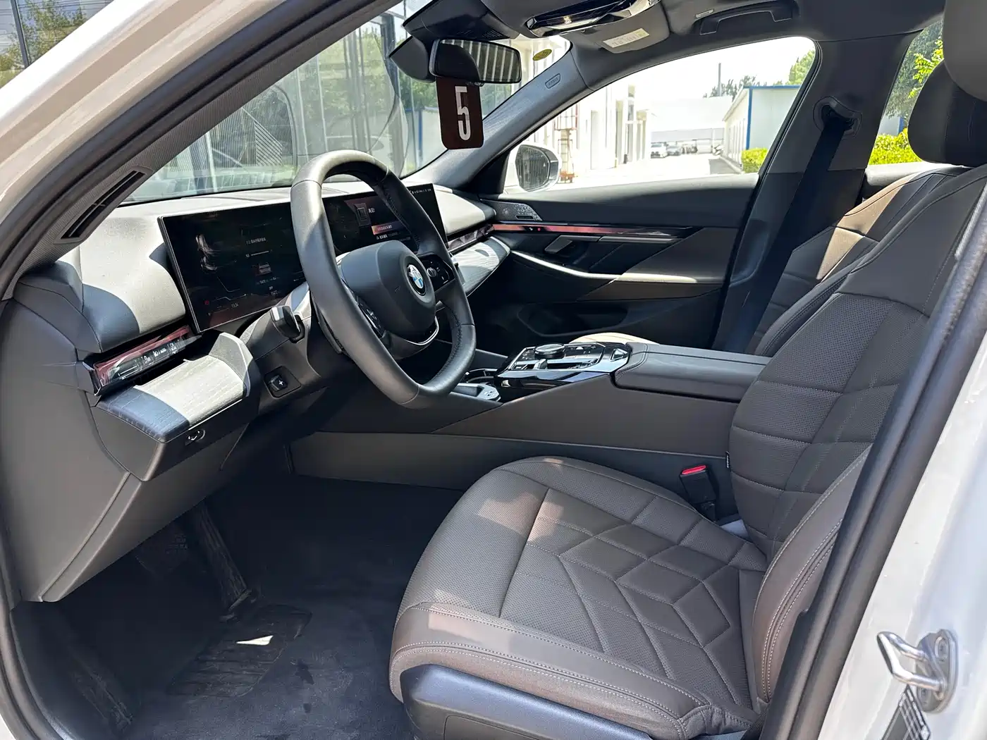 BMW 5 series 2025 Белый из Китая, фото 4