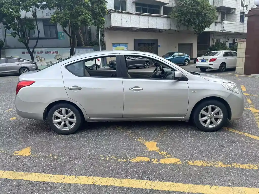 Nissan Sunny — миниатюра 4