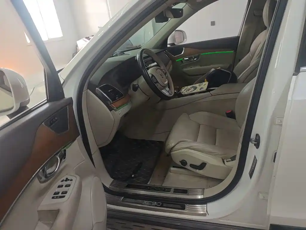 Volvo XC90 — миниатюра 15