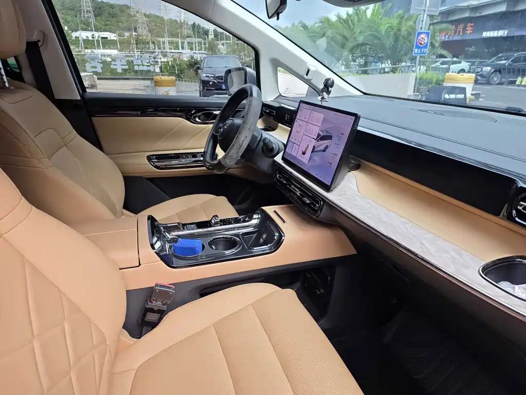 GAC Motor 传祺E8 PHEV — миниатюра 14