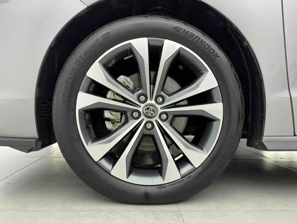 Toyota Granvia — миниатюра 7