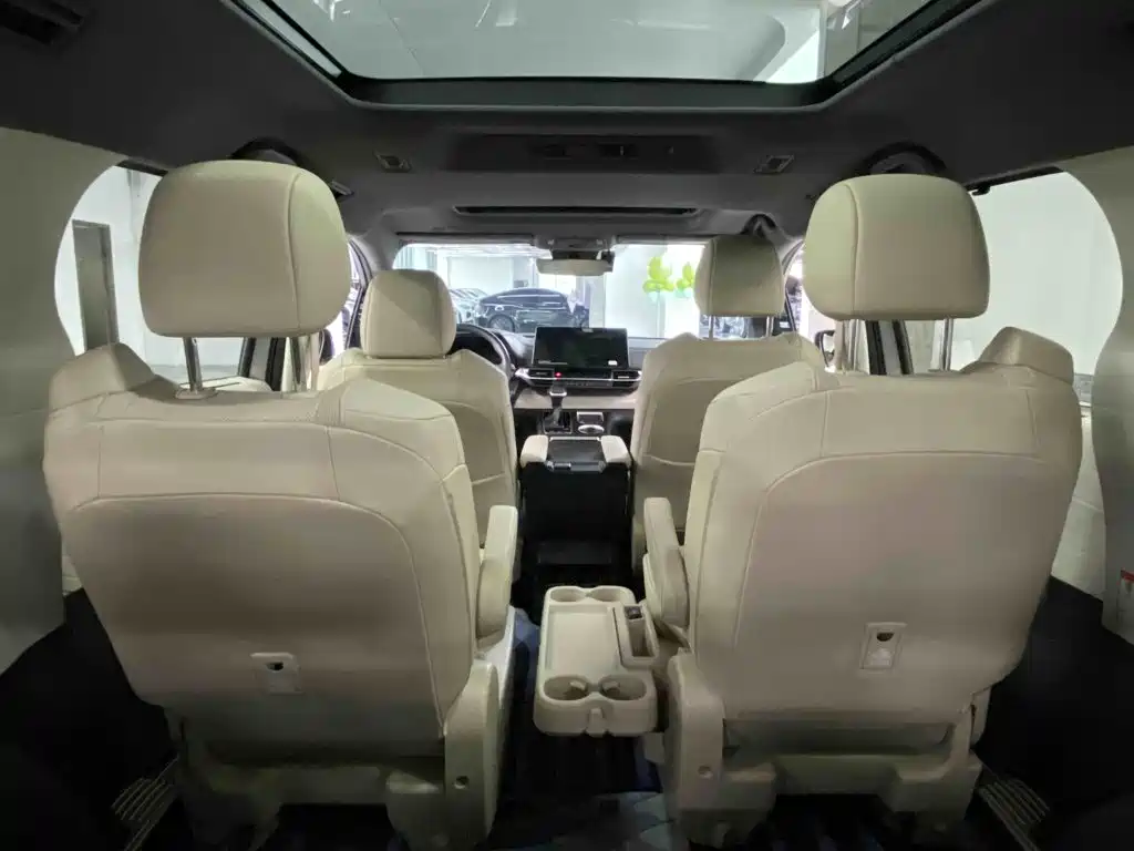 Toyota Granvia — миниатюра 24