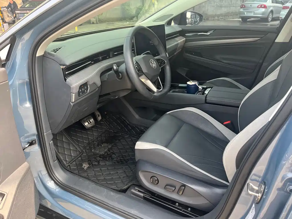 VOLKSWAGEN ID.7 VIZZION