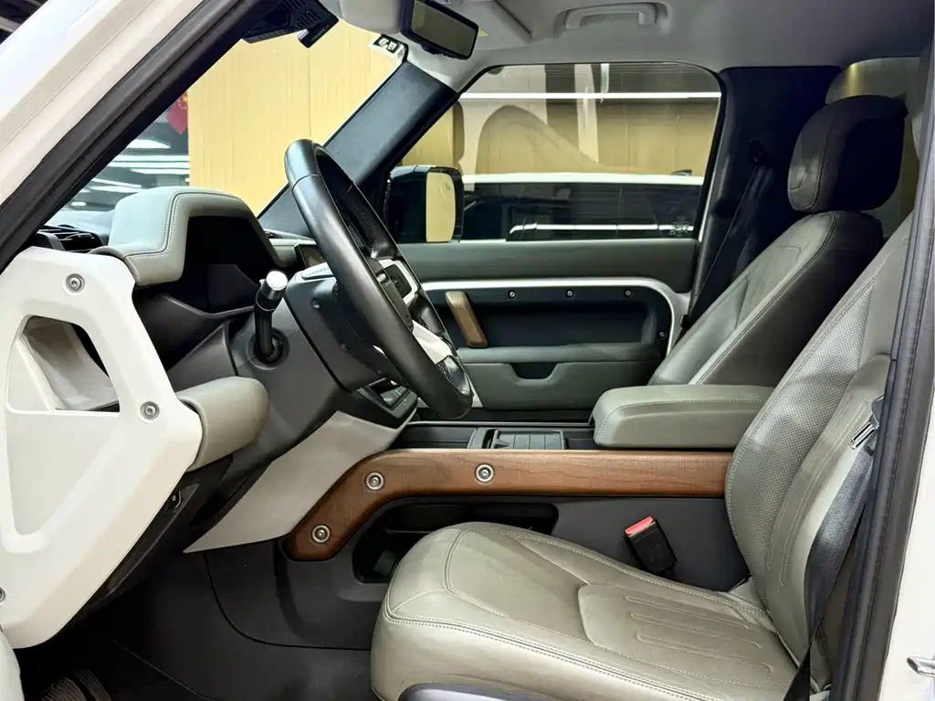 Land Rover Defender — миниатюра 4