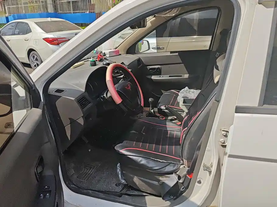 Wuling Hongguang — миниатюра 9