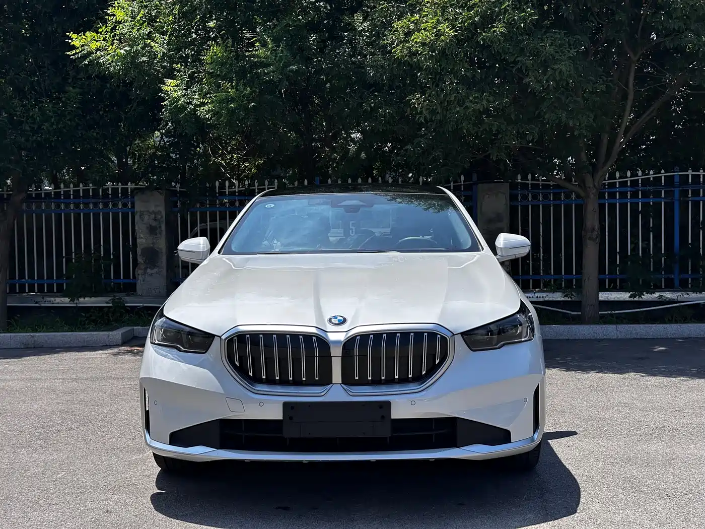 BMW 5 series 2025 Белый из Китая, фото 5