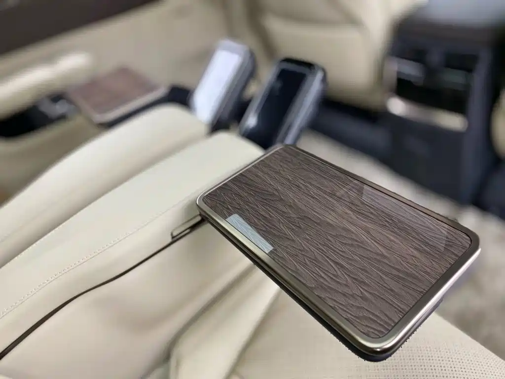 Toyota Alphard — миниатюра 28