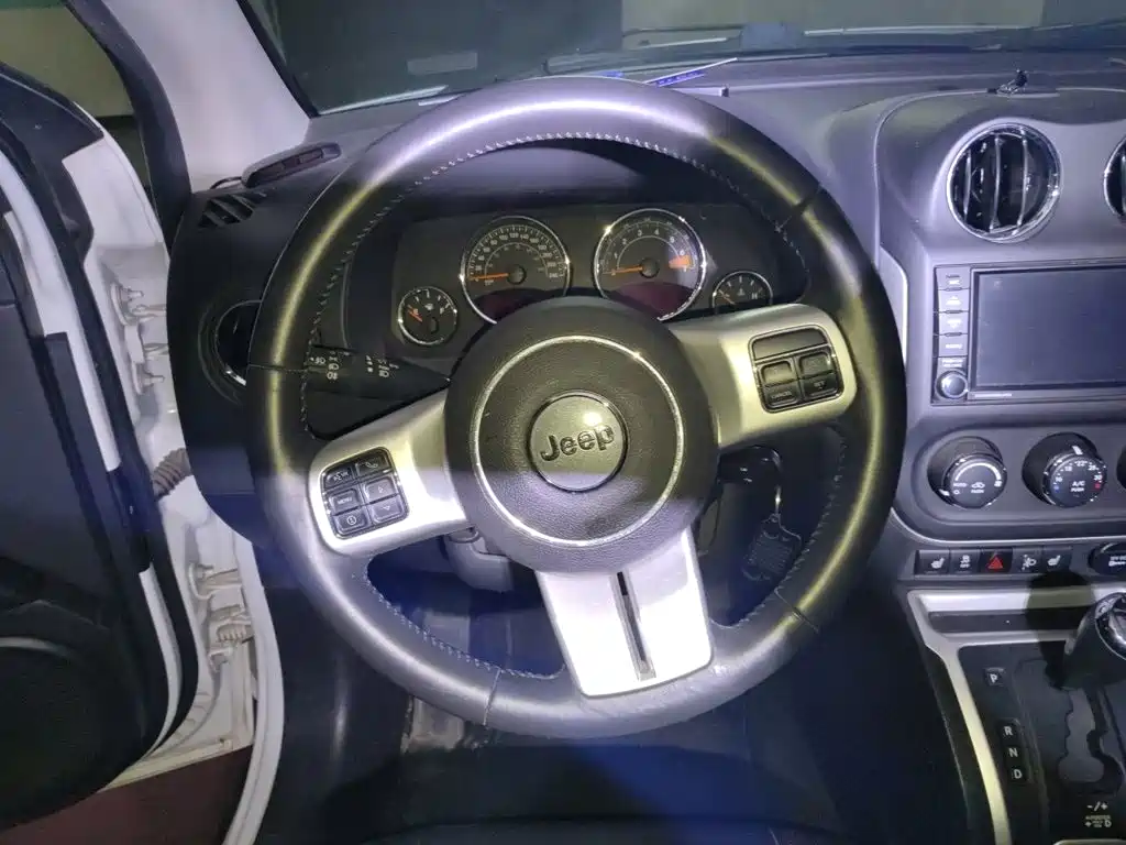 Jeep Compass (Import) — миниатюра 6