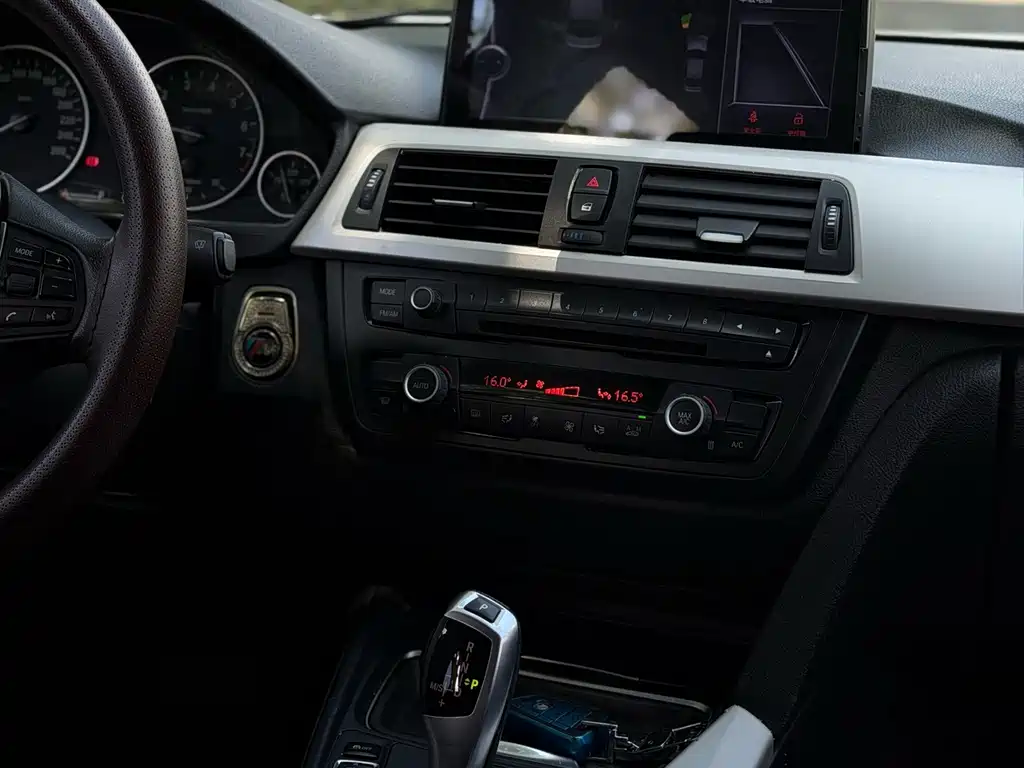 BMW 3 Series — миниатюра 11