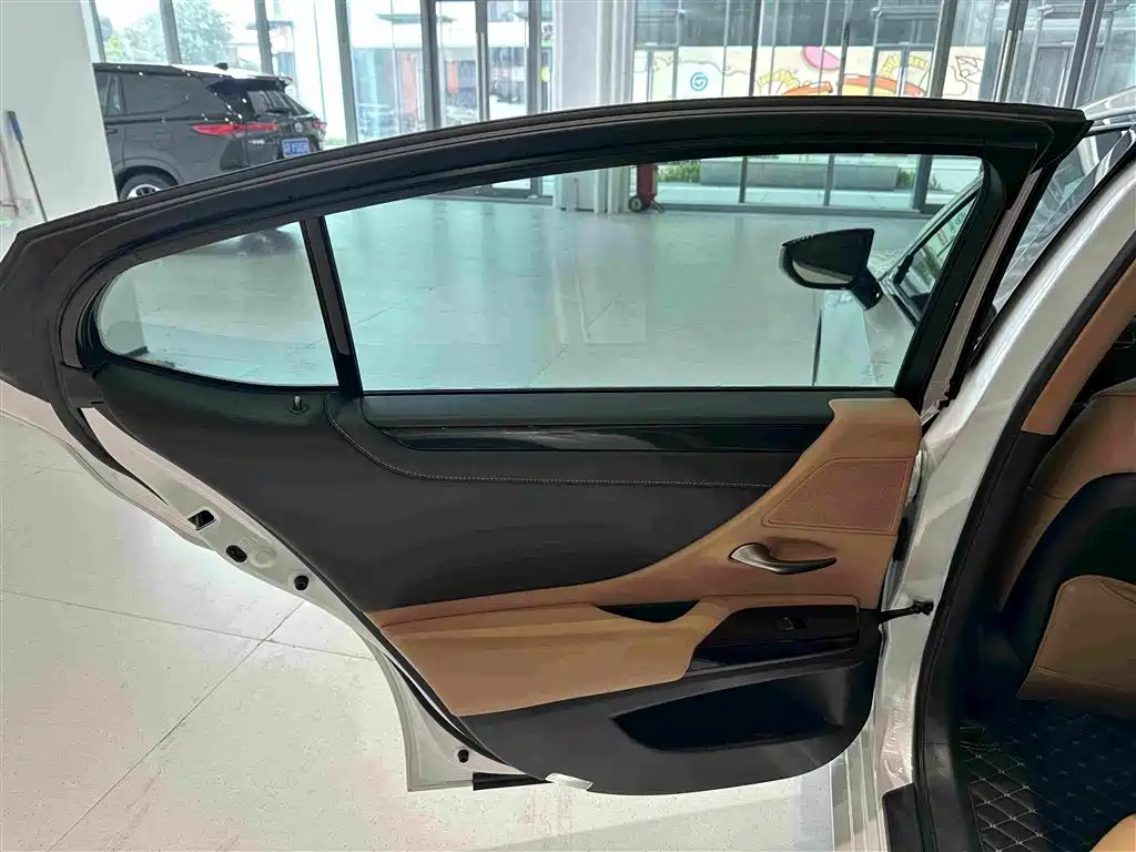 Lexus ES — миниатюра 18