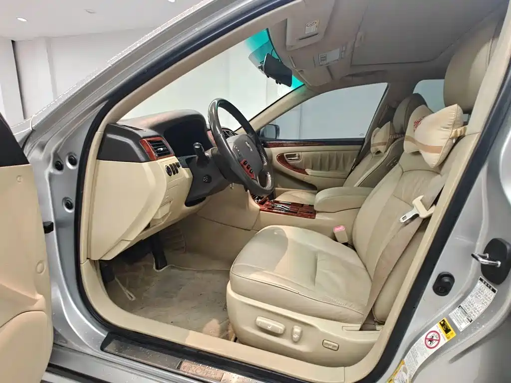 Toyota Crown — миниатюра 5
