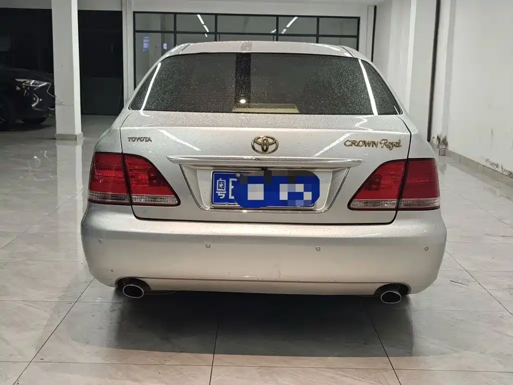 Toyota Crown — миниатюра 7