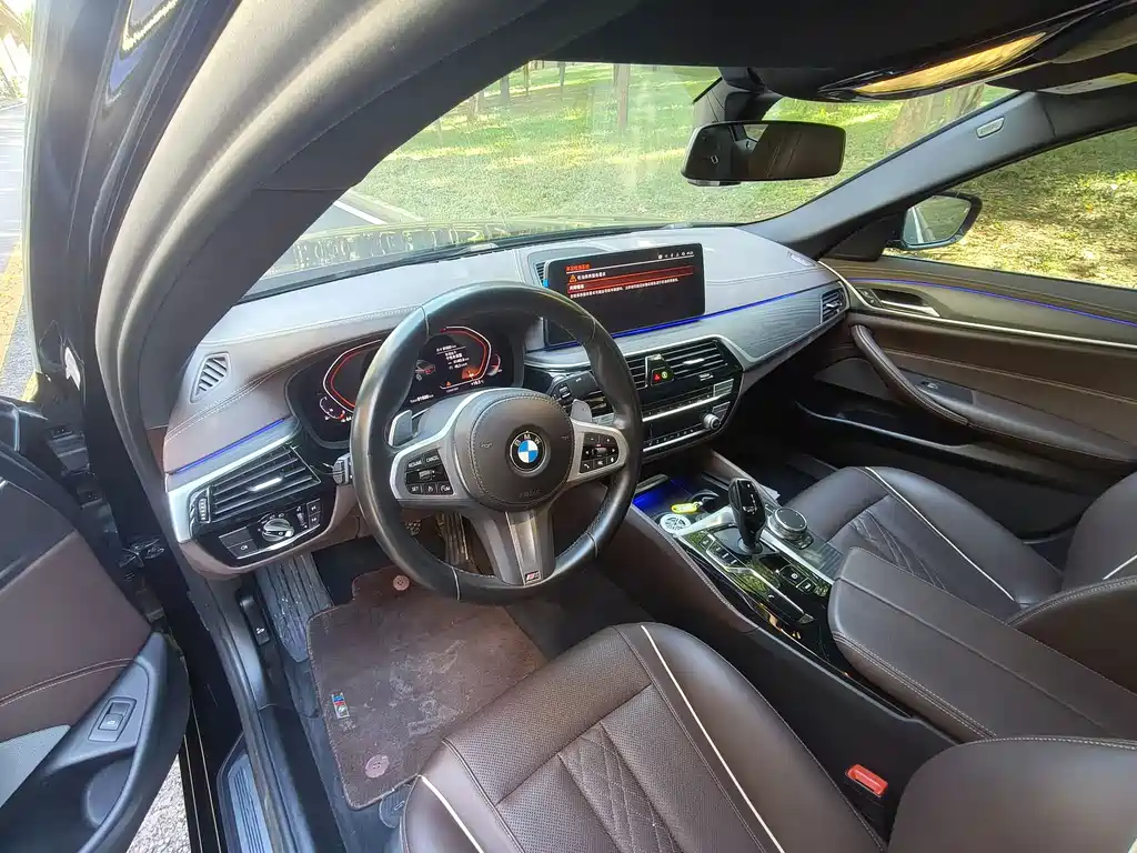 BMW 5 Series — миниатюра 10
