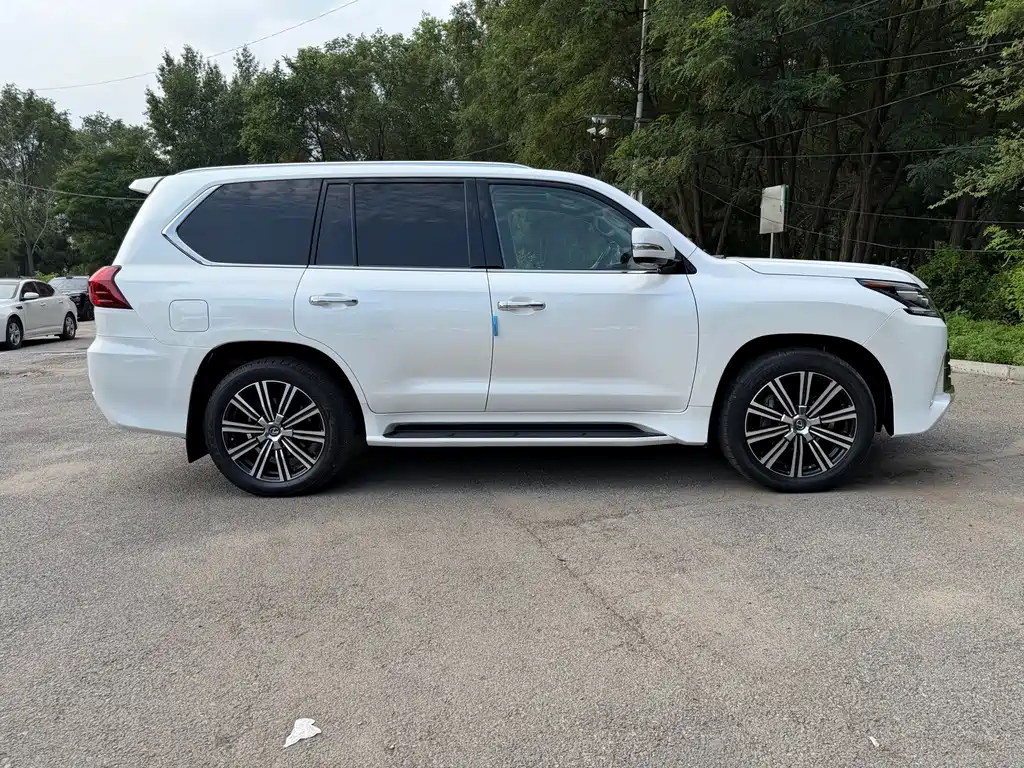 Lexus LX — миниатюра 8