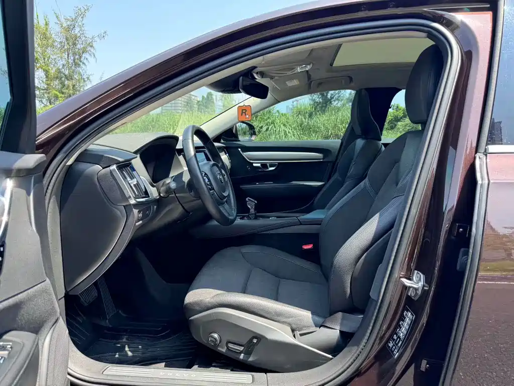 Volvo S90 — миниатюра 7
