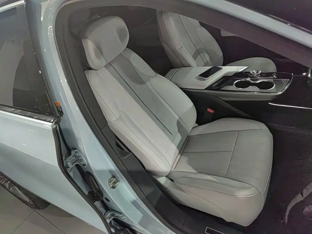 Cadillac Lyriq — миниатюра 25