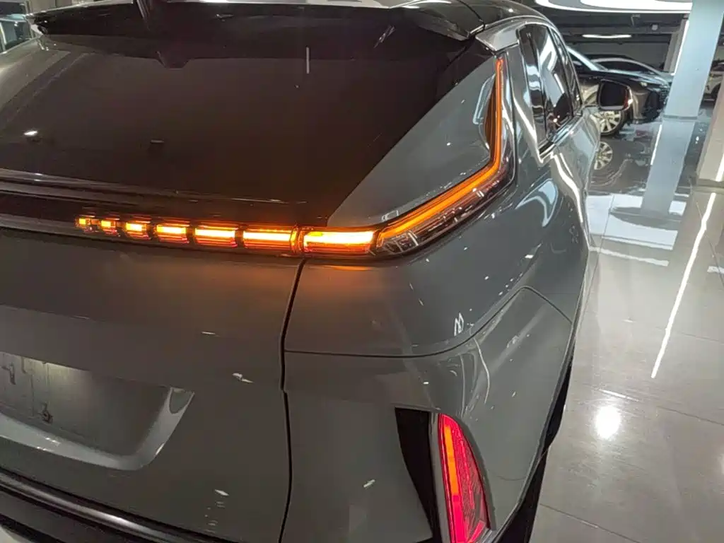 Cadillac Lyriq — миниатюра 8