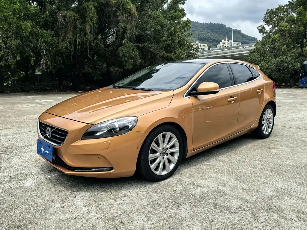 Volvo V40 2014
