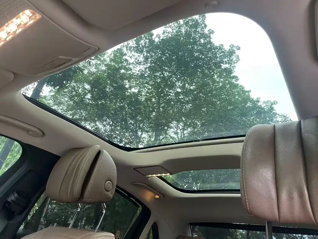 Mercedes-Benz E-Class — миниатюра 8