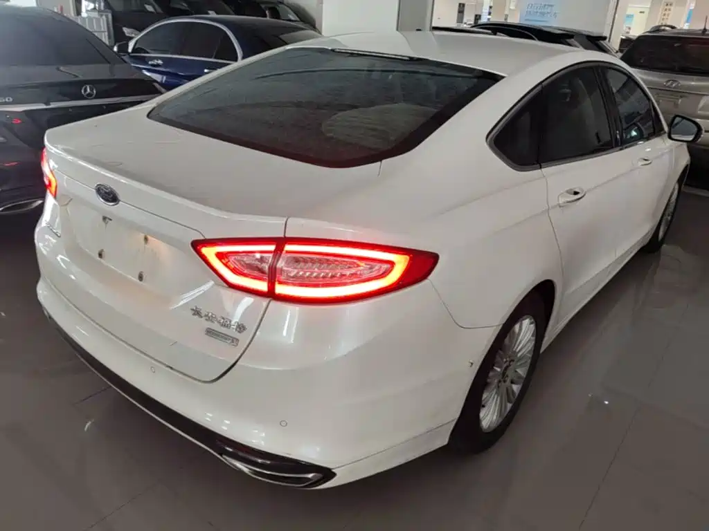 Ford Mondeo — миниатюра 7