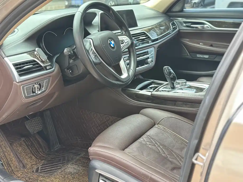 BMW 7 SERIES