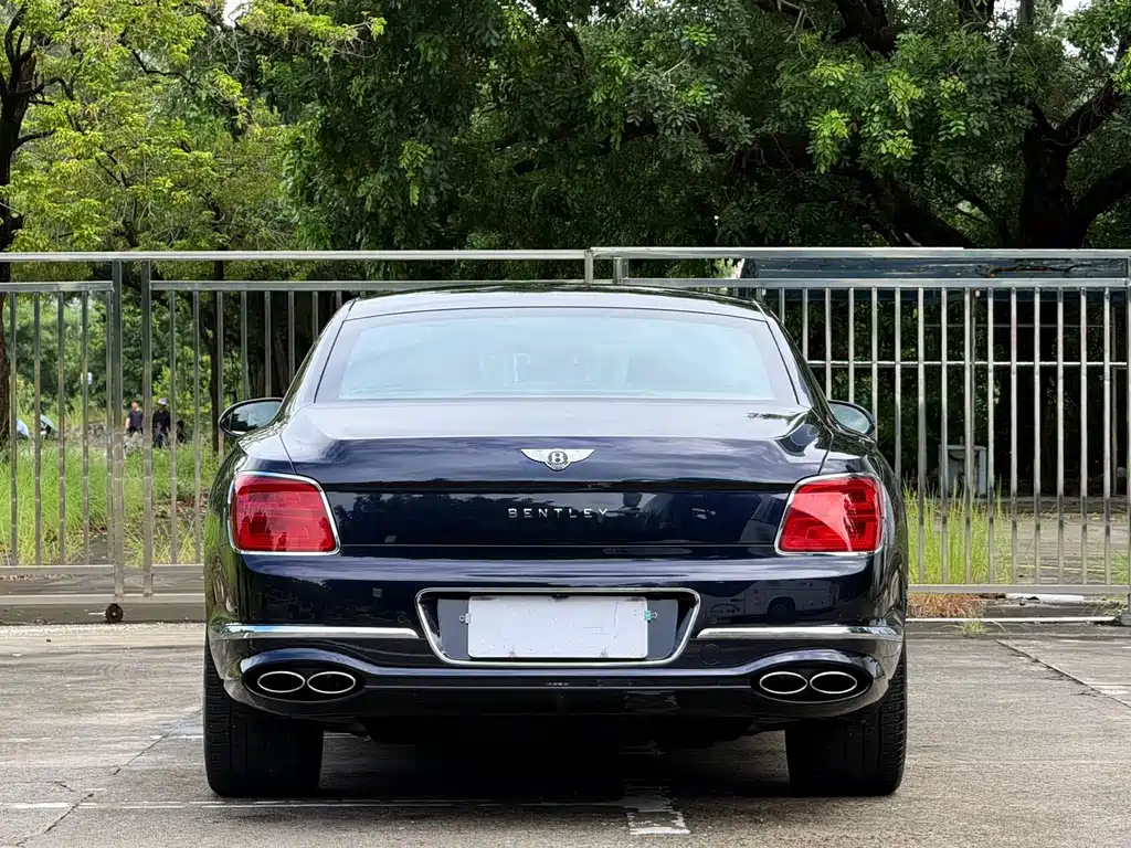 Bentley Flying Spur — миниатюра 17