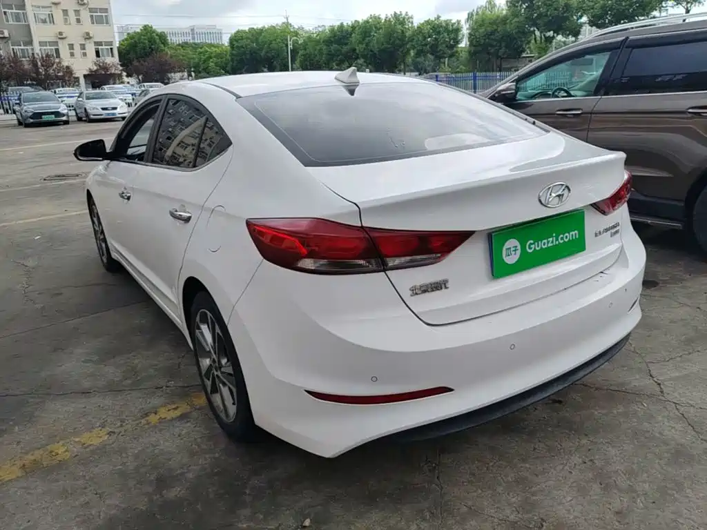 Hyundai Elantra — миниатюра 5