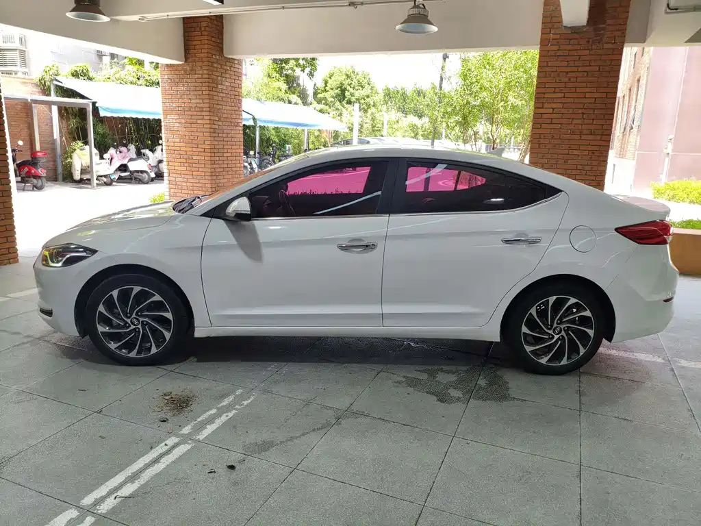 Hyundai Elantra — миниатюра 2
