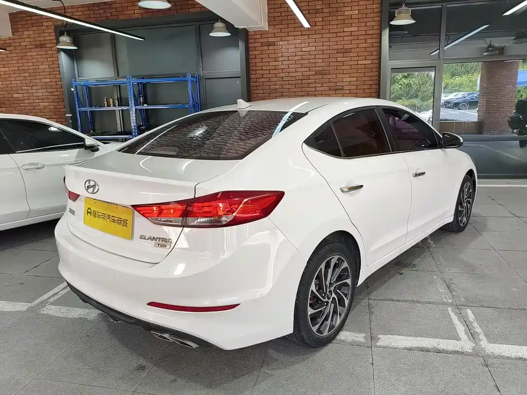 Hyundai Elantra — миниатюра 4