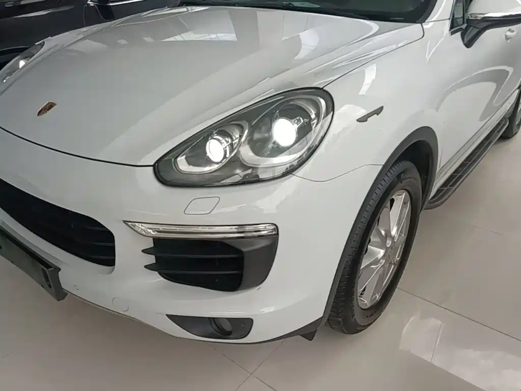 Porsche Cayenne — миниатюра 24