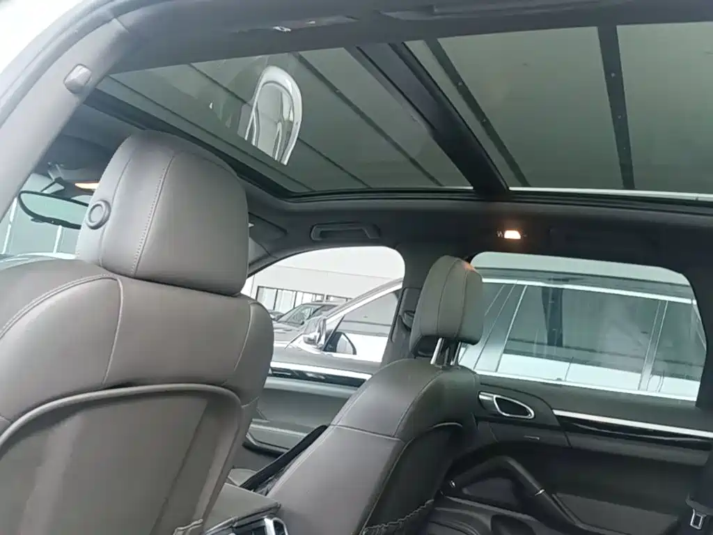 Porsche Cayenne — миниатюра 18