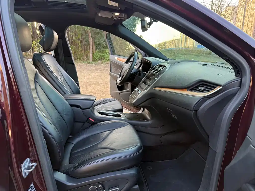 Lincoln MKC — миниатюра 6